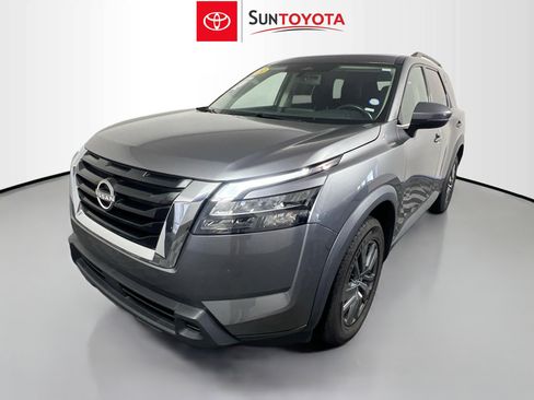 Used 2023 Nissan Pathfinder SV image 9
