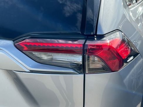Used 2022 Toyota RAV4 LE AWD/4WD image 18