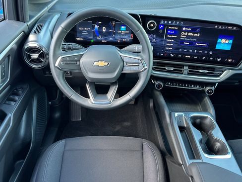 Used 2026 Chevrolet Equinox EV LT image 17