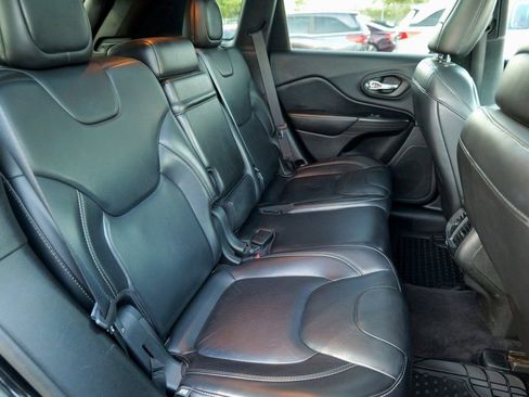 Used 2017 Jeep Cherokee Limited image 30