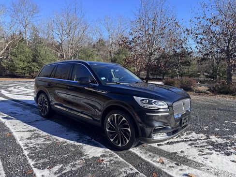 Used 2020 Lincoln Aviator Reserve w/ Equipment Group 202A image 2