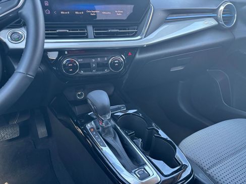 Used 2025 Chevrolet Trax LT w/ LT Convenience Package image 40