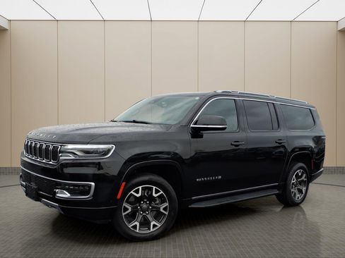 Used 2024 Jeep Wagoneer L Series III w/ Flexible Seating Group image 2