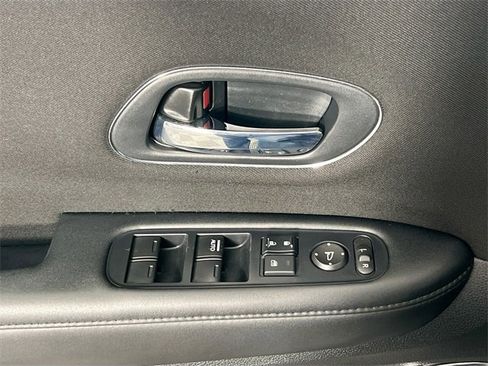 Used 2017 Honda HR-V EX image 25