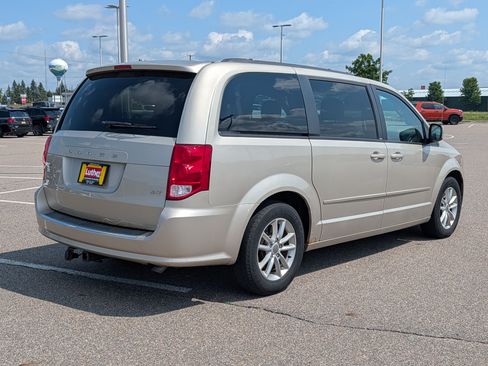 Used 2014 Dodge Grand Caravan SXT FWD image 4