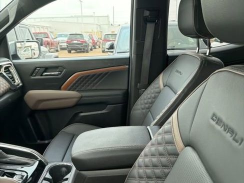 Used 2026 GMC Canyon Denali image 9