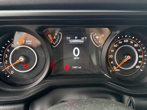 Used 2025 Jeep Wrangler Willys image 18