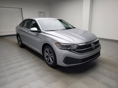 Used 2024 Volkswagen Jetta SE FWD image 13