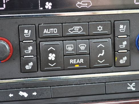 Used 2014 Cadillac Escalade Premium AWD/4WD image 25