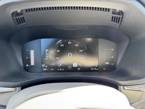 Used 2018 Volvo XC60 T5 Momentum w/ Vision Package image 9