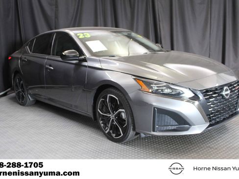 Used 2023 Nissan Altima 2.5 SR FWD image 1