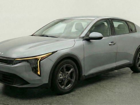 Used 2025 Kia K4 LXS image 3