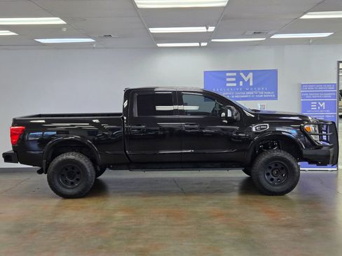 Used 2016 Nissan Titan PRO-4X w/ Pro-4x Convenience Package AWD/4WD image 2