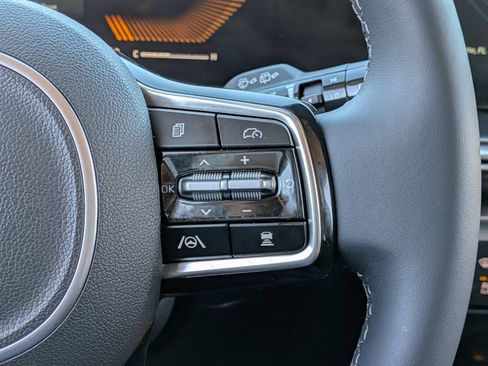 Certified 2025 Kia Sorento S image 30