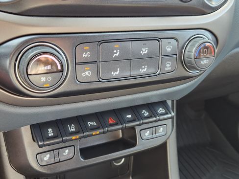 Used 2022 Chevrolet Colorado Z71 w/ Safety Package AWD/4WD image 20