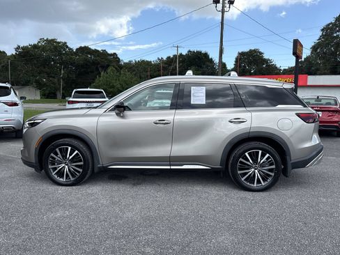 Used 2022 INFINITI QX60 Sensory w/ Vision Package FWD image 2