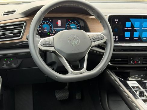 Certified 2024 Volkswagen Atlas SE w/ Panoramic Sunroof Package AWD/4WD image 14