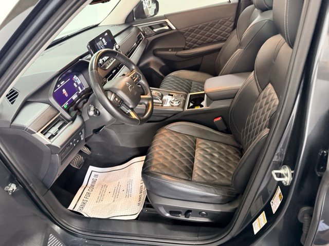 Used 2025 Mitsubishi Outlander 4WD Plug-In Hybrid image 13