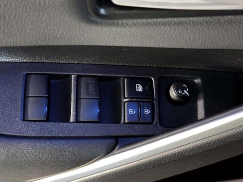 Used 2024 Toyota Corolla Cross XLE w/ Convenience Package image 10