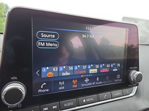 Used 2024 Nissan Sentra SR w/ SR Premium Package FWD image 16
