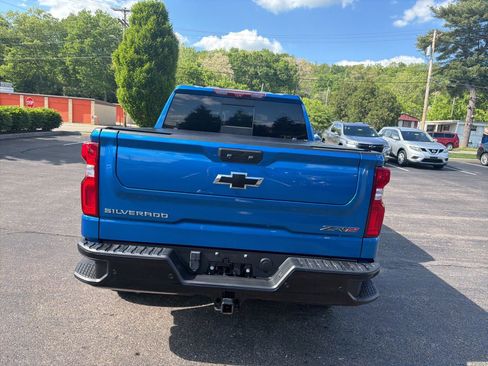 Used 2022 Chevrolet Silverado 1500 ZR2 w/ Technology Package AWD/4WD image 4