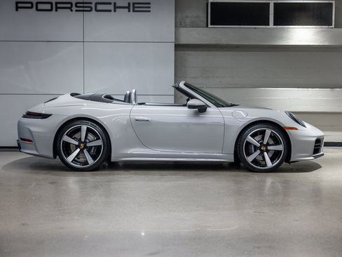 Used 2025 Porsche 911 Carrera image 9