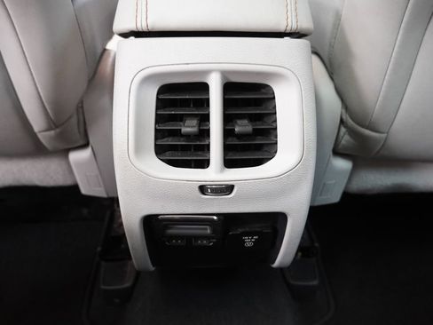 Used 2019 Jeep Cherokee Limited image 25