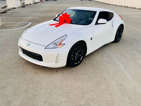 Used 2017 Nissan 370Z Touring image 3