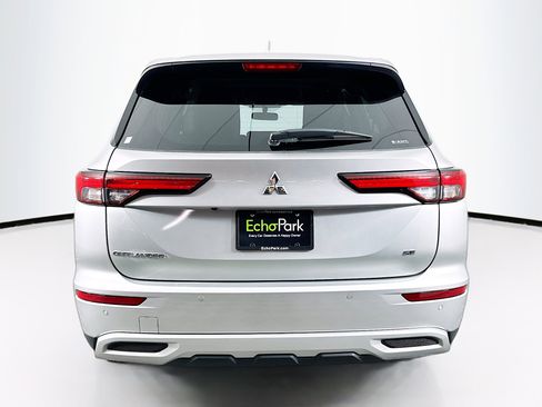 Used 2024 Mitsubishi Outlander SE image 7