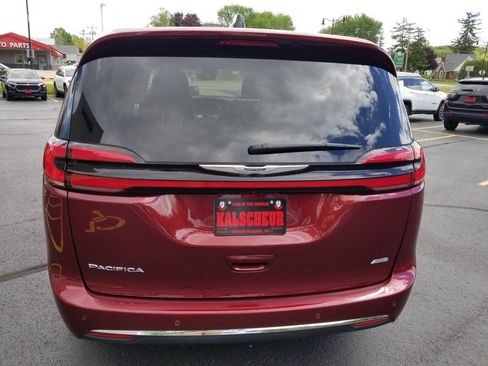 Used 2023 Chrysler Pacifica Touring-L AWD/4WD image 6