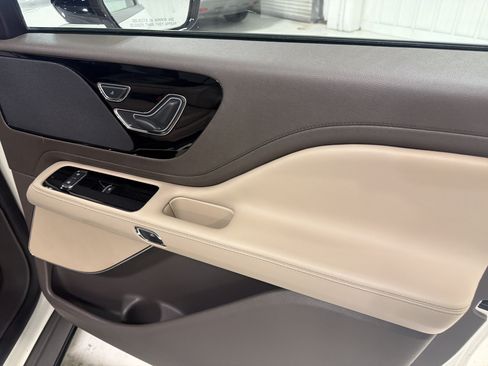 Used 2020 Lincoln Aviator 2WD image 15