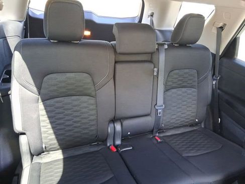 Used 2025 Nissan Pathfinder SV AWD/4WD image 18