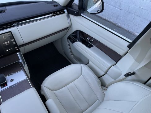 Used 2024 Land Rover Range Rover SE image 18