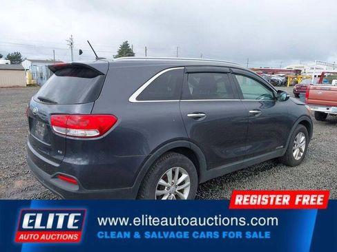 Used 2017 Kia Sorento LX image 7