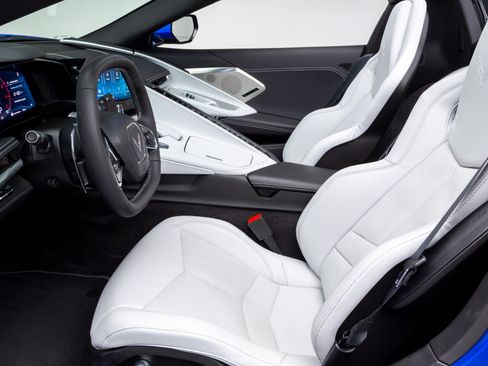 Used 2024 Chevrolet Corvette Stingray Preferred Conv w/ Z51 Performance Package RWD image 20