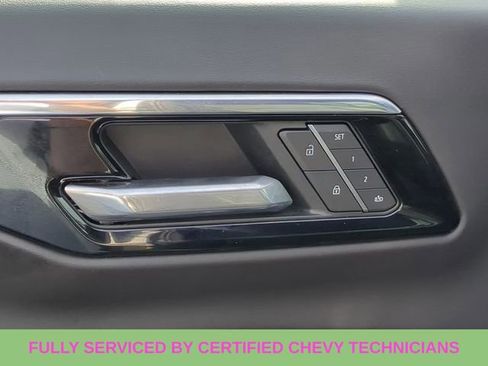 Used 2025 Chevrolet Suburban Z71 image 20