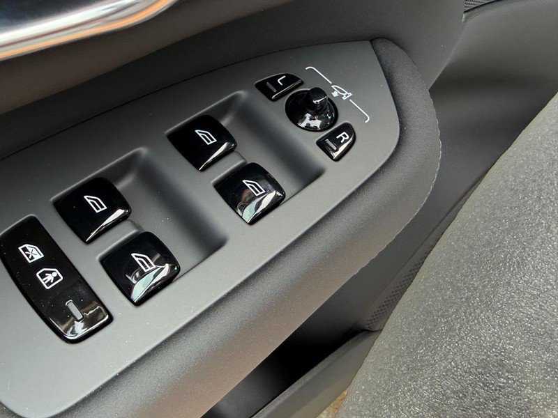 New 2027 Volvo XC90 B6 Plus AWD/4WD image 11
