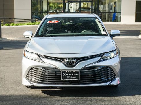 Used 2019 Toyota Camry LE w/ Carpet Mat Package FWD image 2