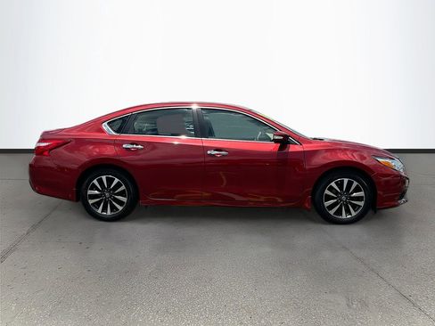 Used 2016 Nissan Altima 2.5 SV w/ Convenience Package FWD image 8