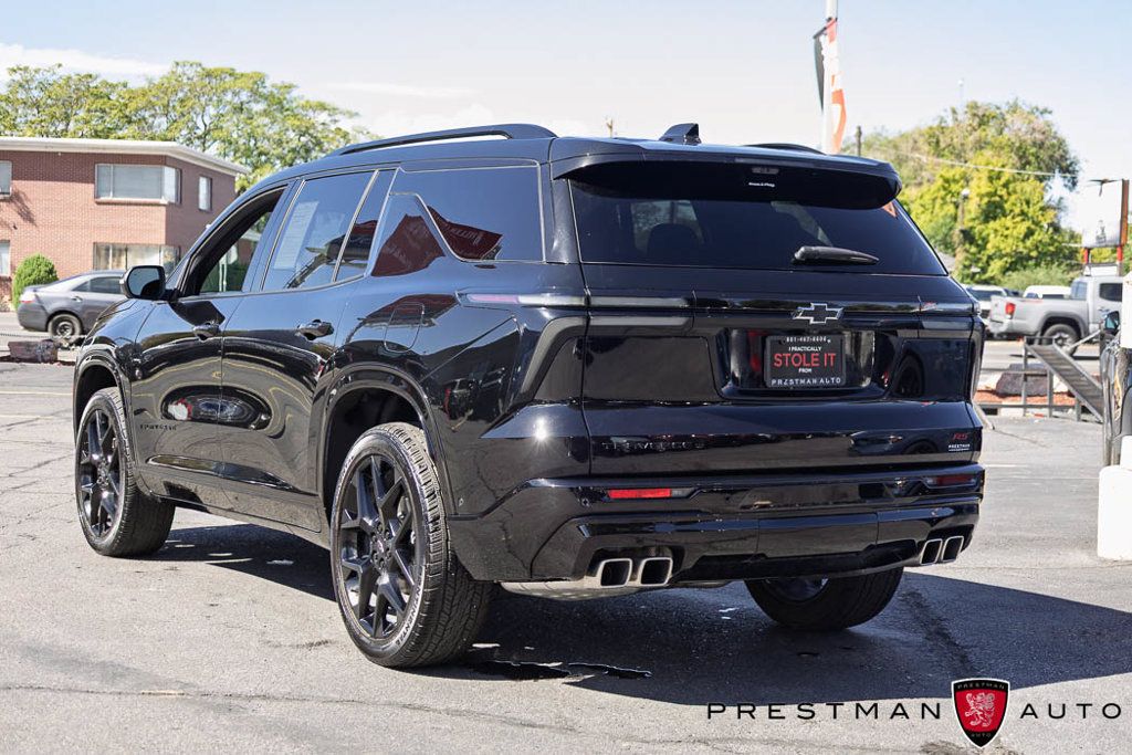 Used 2025 Chevrolet Traverse RS FWD image 18