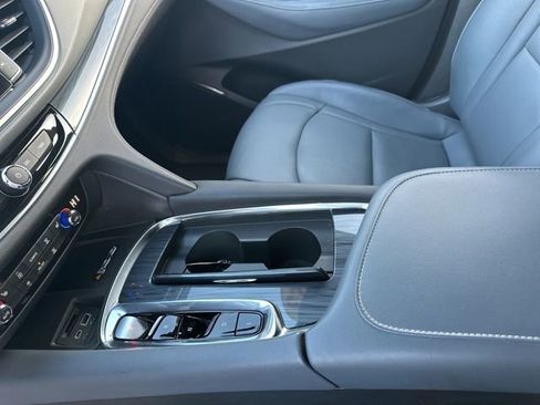 Used 2023 Buick Enclave Essence image 16