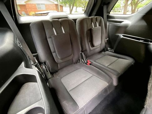 Used 2017 Ford Explorer XLT FWD image 36