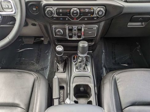 Used 2023 Jeep Wrangler Unlimited Sahara AWD/4WD image 20