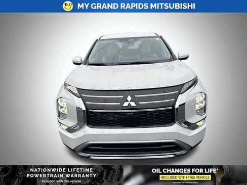 New 2026 Mitsubishi Outlander SE image 2