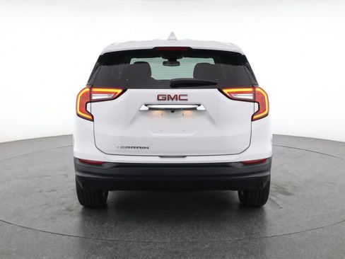 Used 2024 GMC Terrain SLE FWD image 7