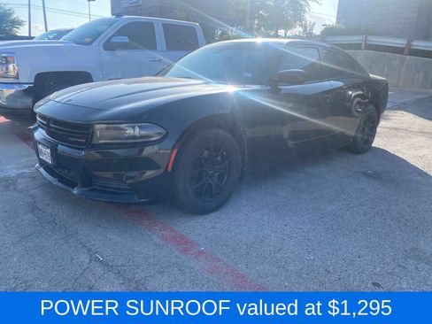 Used 2022 Dodge Charger SXT w/ Leather Interior Group RWD image 4