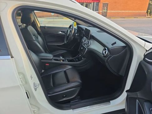 Used 2017 Mercedes-Benz GLA 250 4MATIC image 4