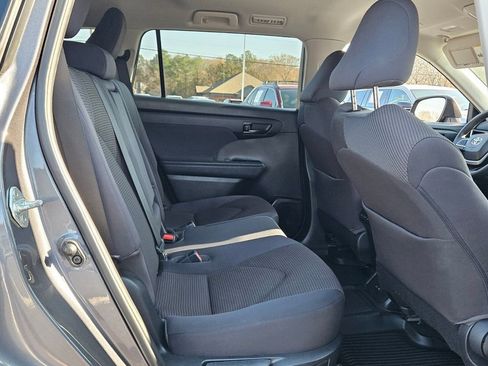 Certified 2023 Toyota Highlander L image 16