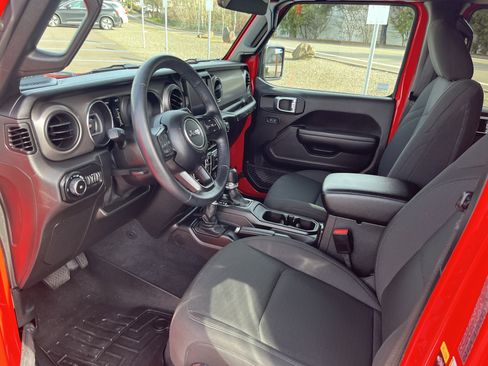 Used 2021 Jeep Wrangler Unlimited Sport w/ Sun And Sound Package image 10