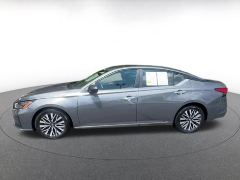 Used 2025 Nissan Altima 2.5 SV FWD image 9